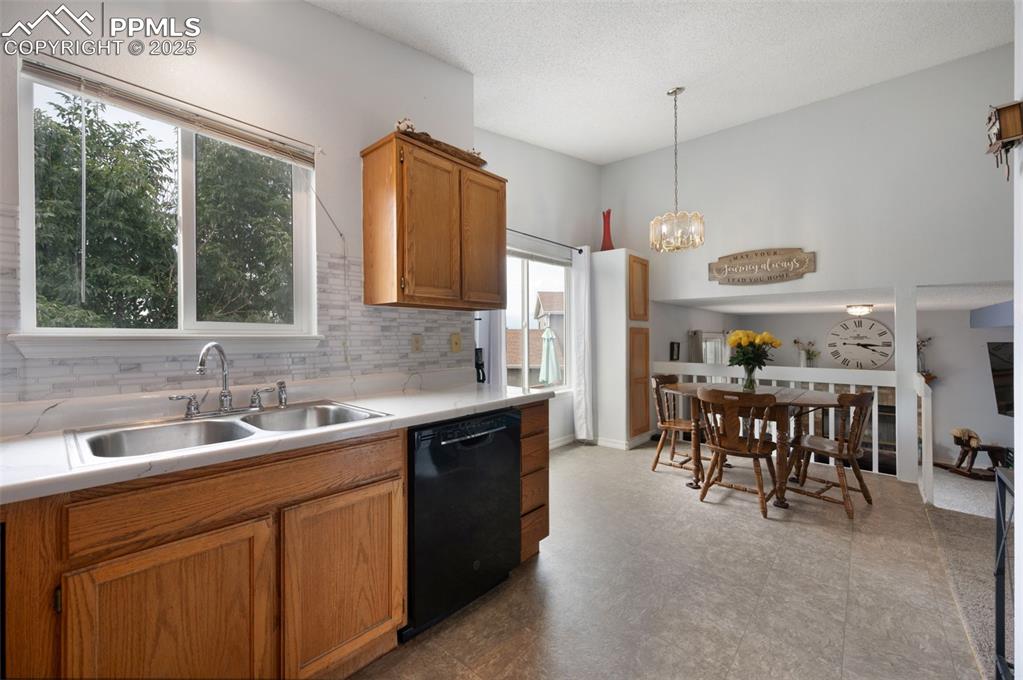 Image 12 of 43: Kitchen