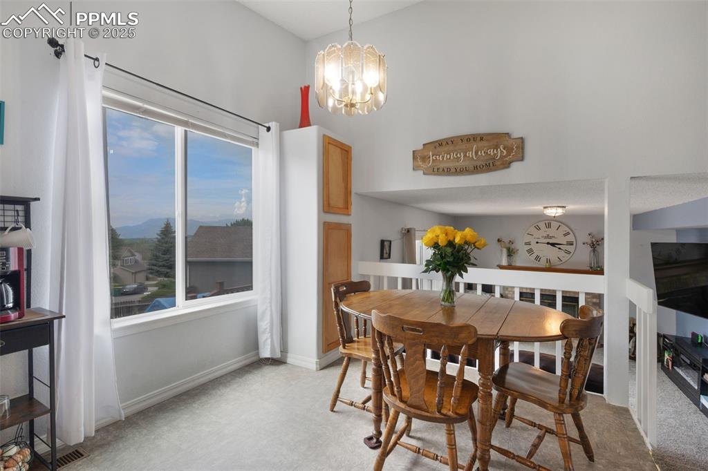 Image 13 of 43: Dining Area