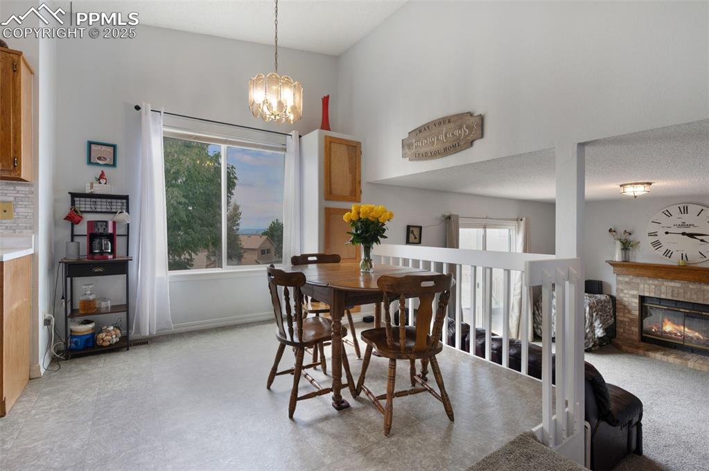 Image 14 of 43: Dining Area