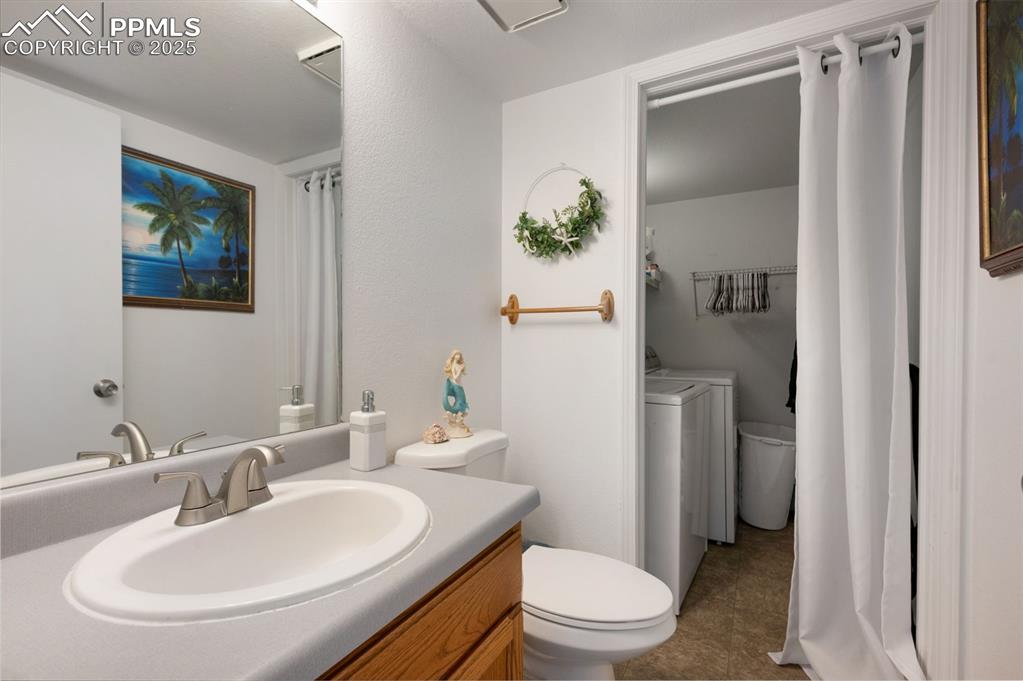 Image 19 of 43: Bathroom