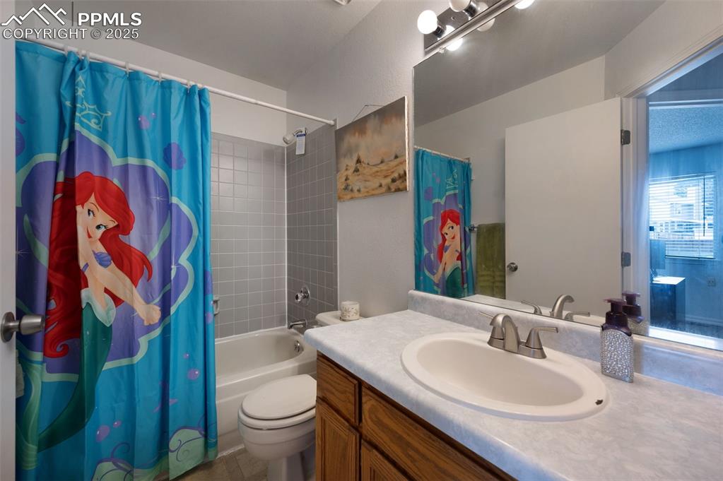 Image 29 of 43: Bathroom