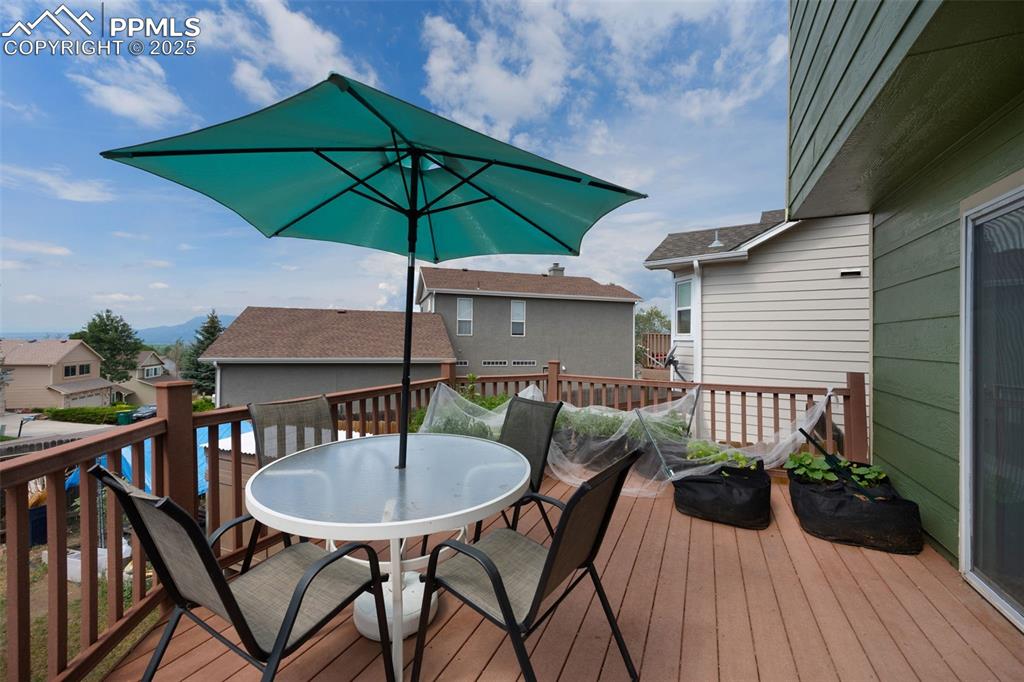 Image 33 of 43: Deck