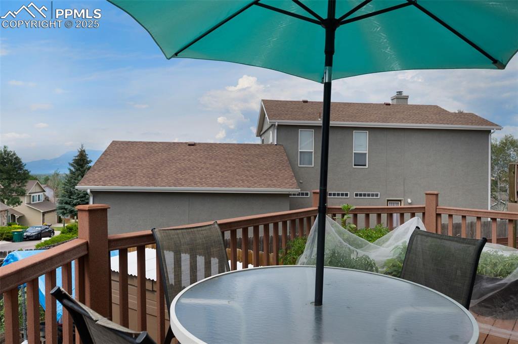 Image 34 of 43: Deck