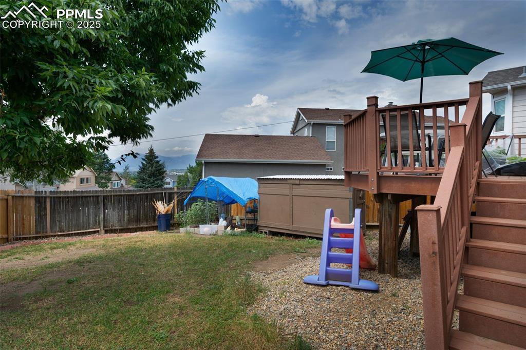 Image 35 of 43: Yard