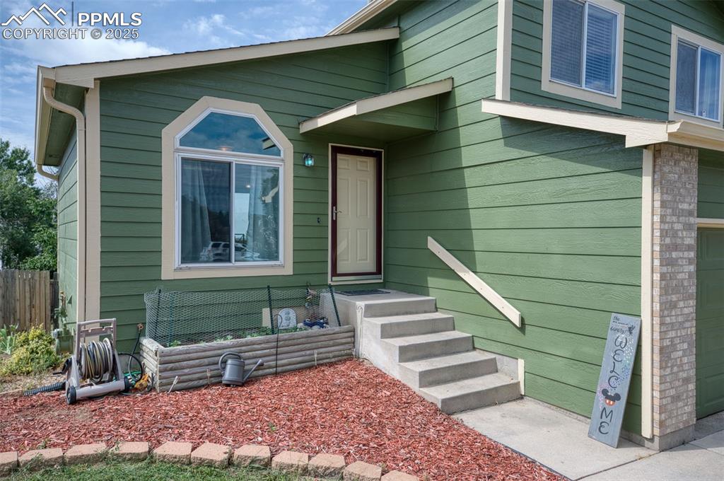 Image 4 of 43: Entry