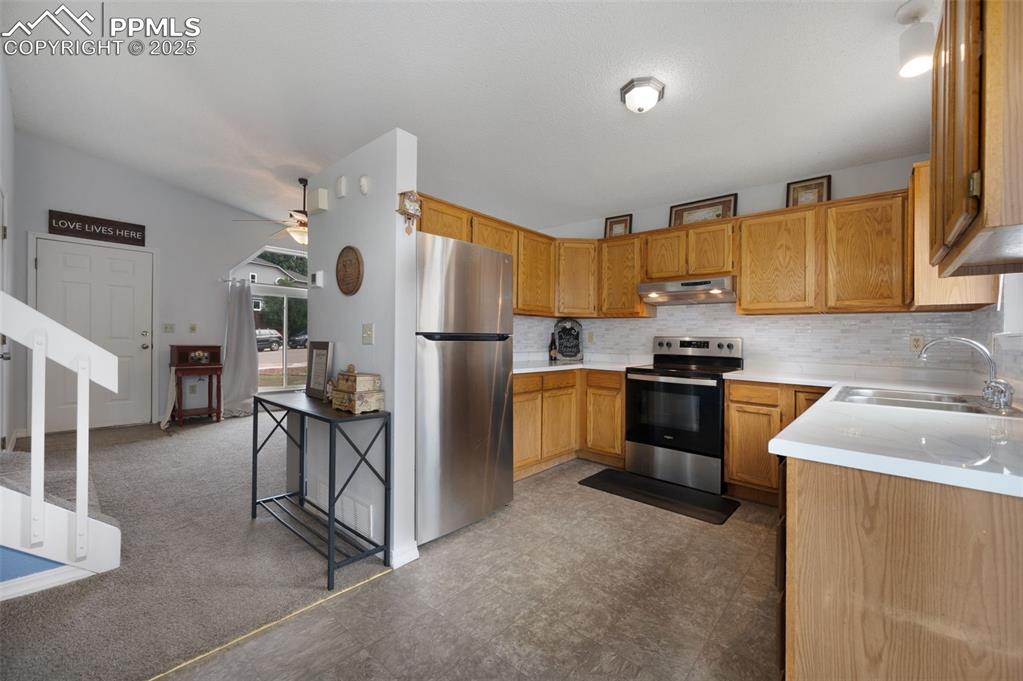 Image 9 of 43: Kitchen