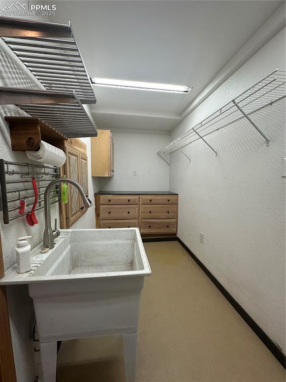 Image 18 of 40: Laundry