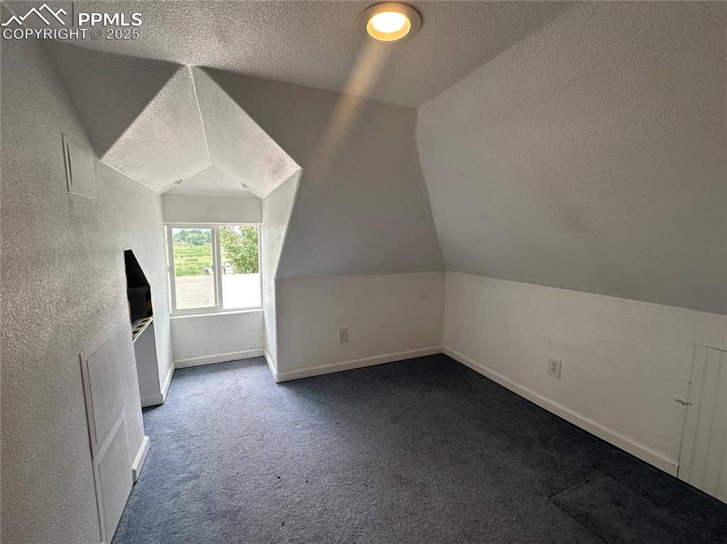 Image 21 of 40: Bonus Room