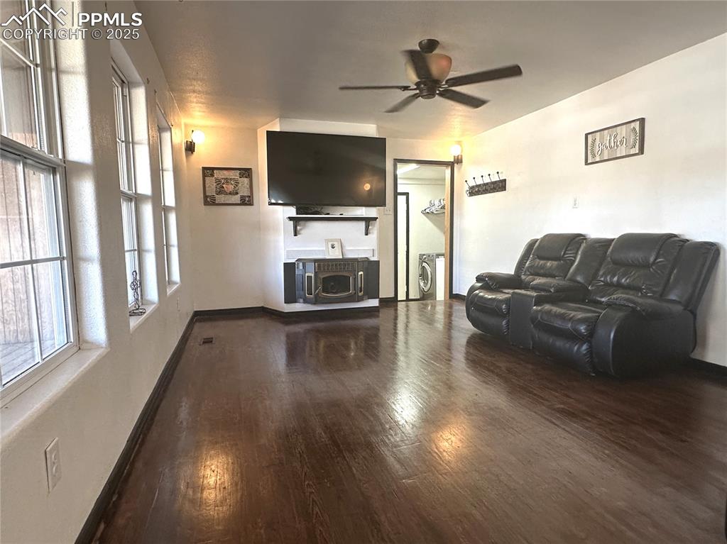 Image 7 of 40: Living Room