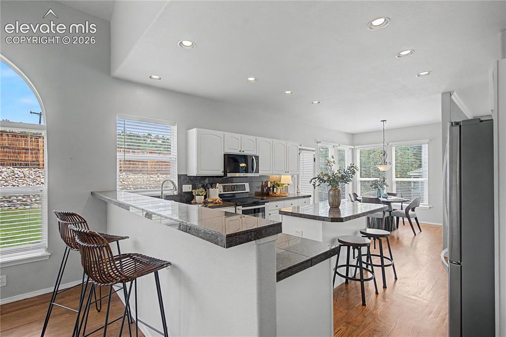 Image 13 of 44: Kitchen