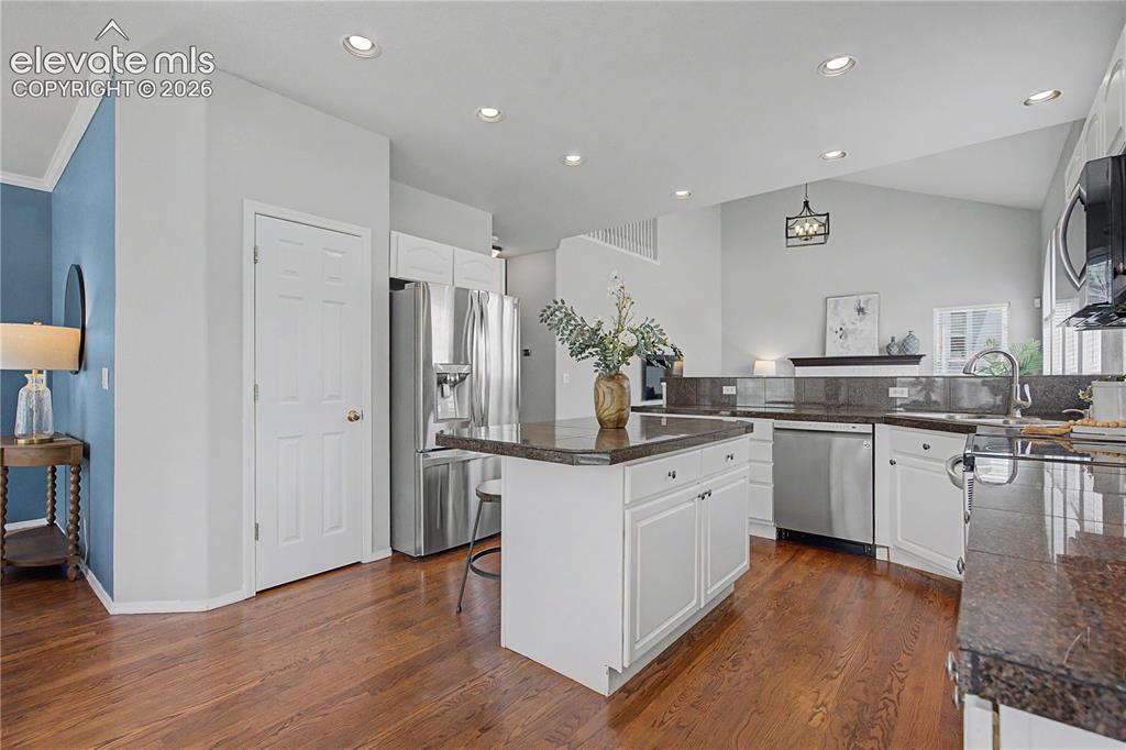 Image 17 of 44: Kitchen