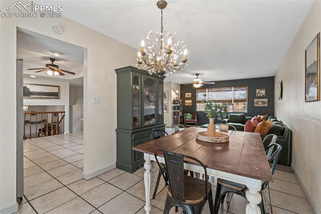 Image 10 of 40: Dining Area