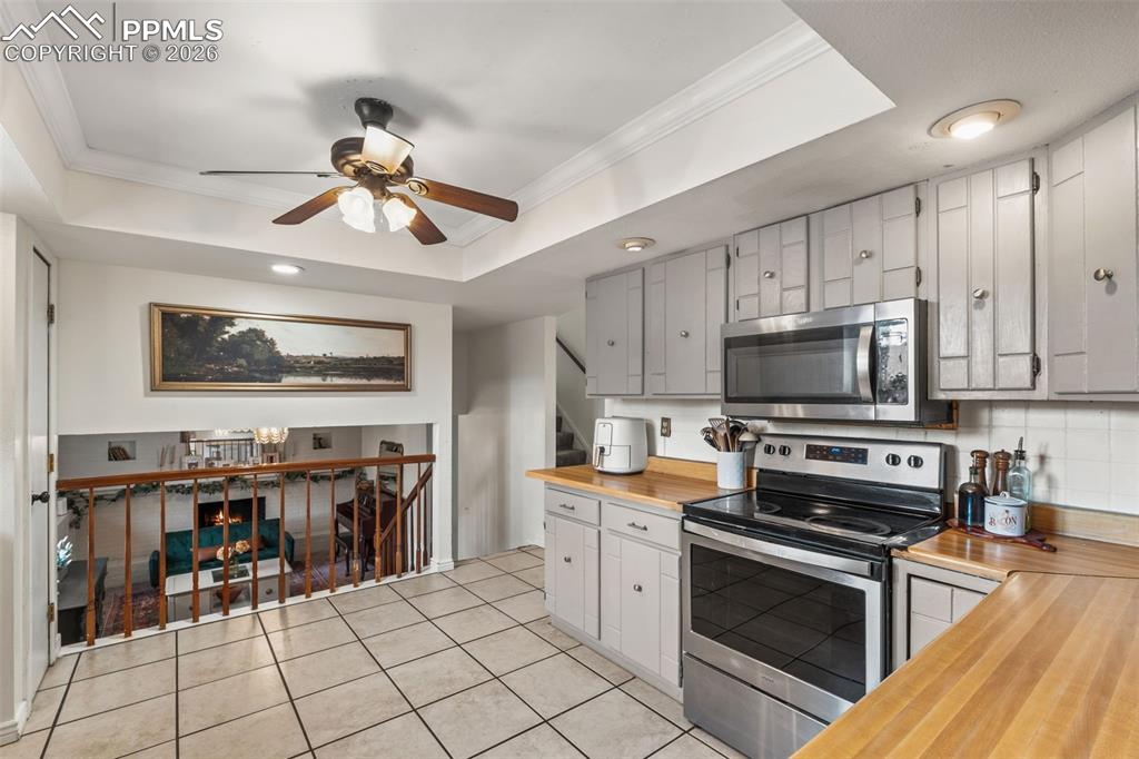 Image 13 of 40: Kitchen