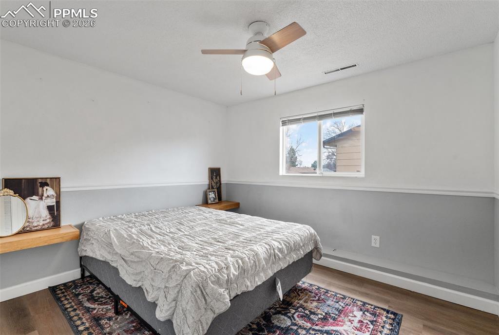 Image 19 of 40: Bedroom