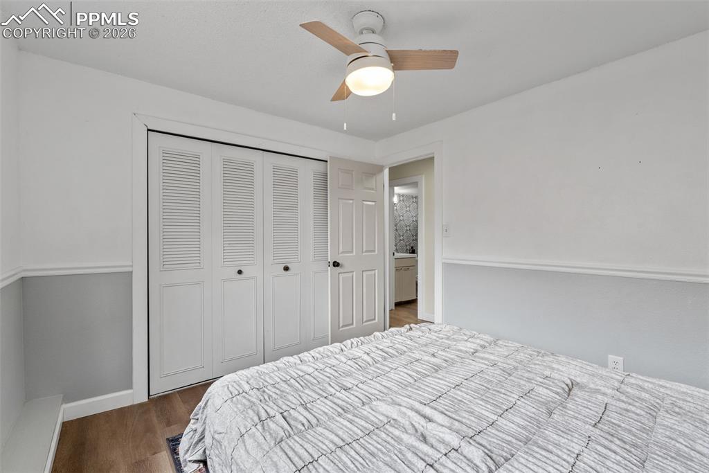 Image 20 of 40: Bedroom