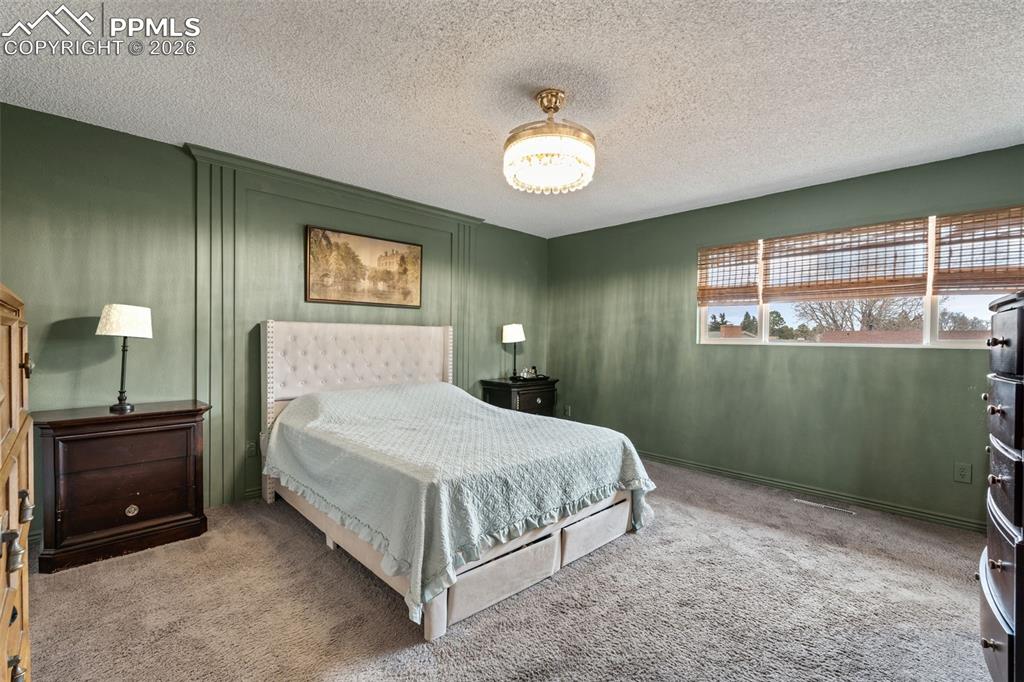 Image 23 of 40: Bedroom