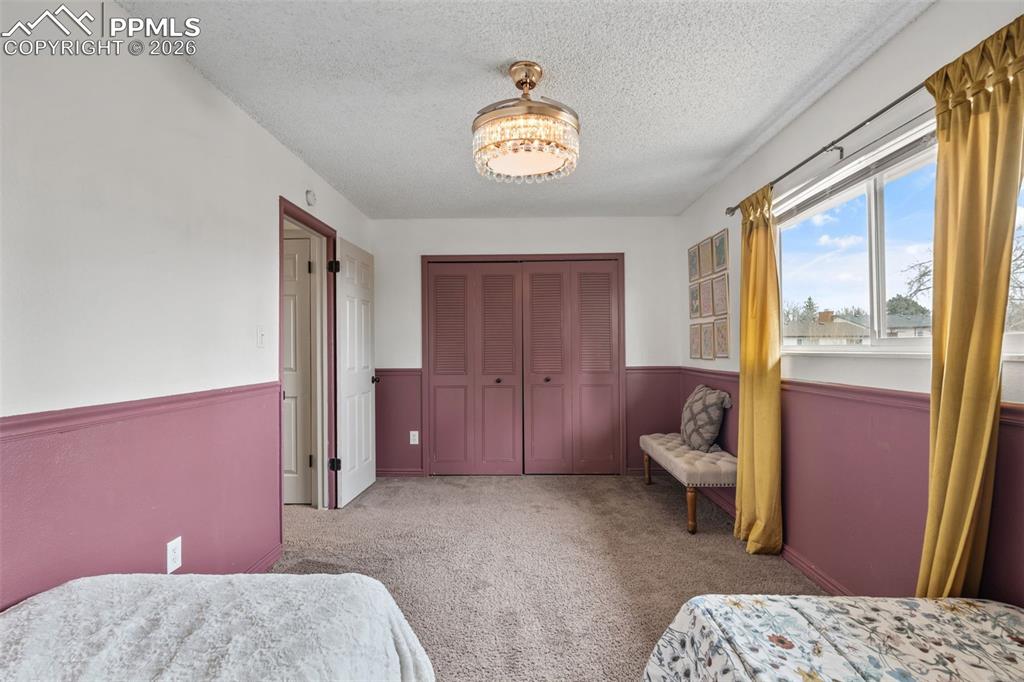 Image 29 of 40: Bedroom