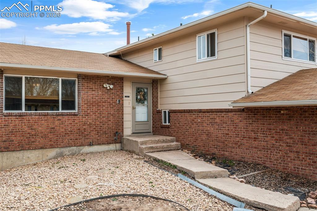 Image 3 of 40: Entry