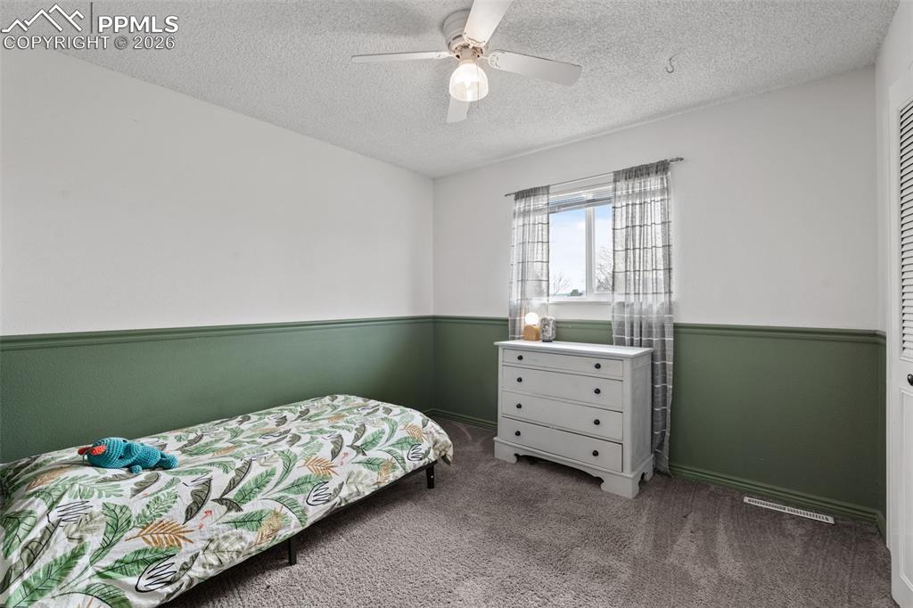 Image 31 of 40: Bedroom