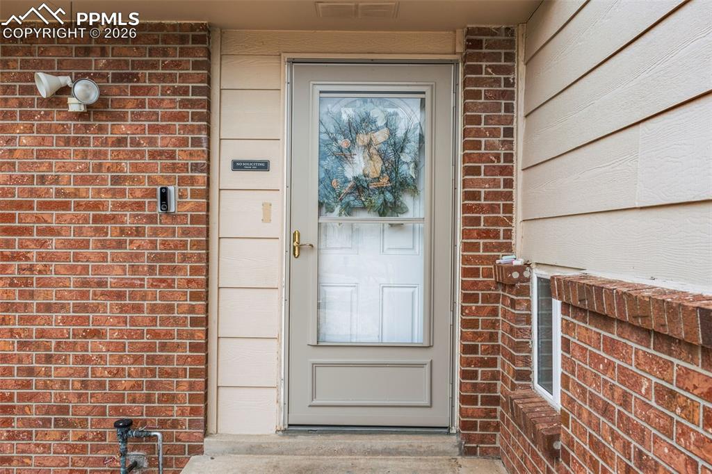 Image 4 of 40: Entry