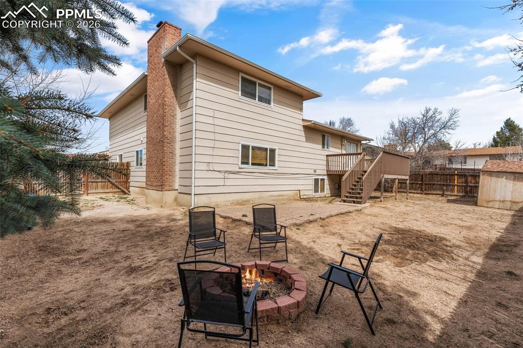 Image 40 of 40: Back of Structure