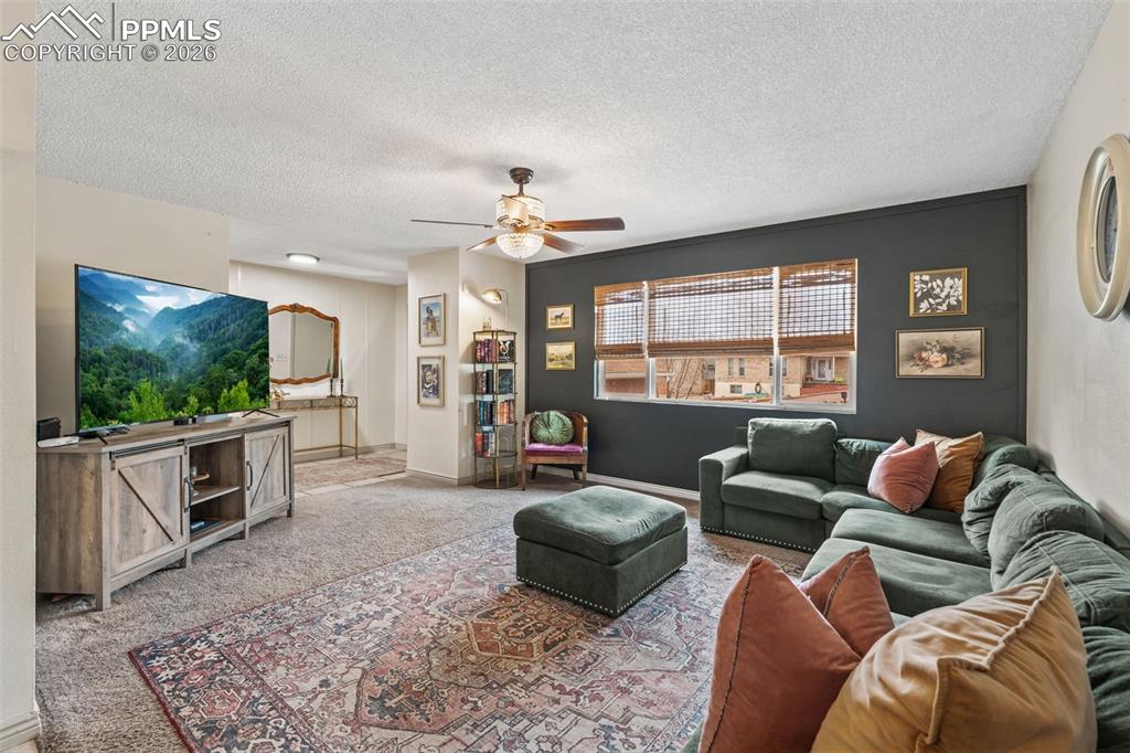 Image 8 of 40: Living Room