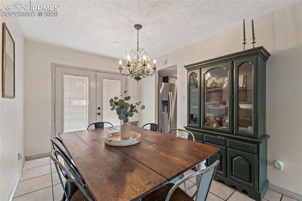 Image 9 of 40: Dining Area