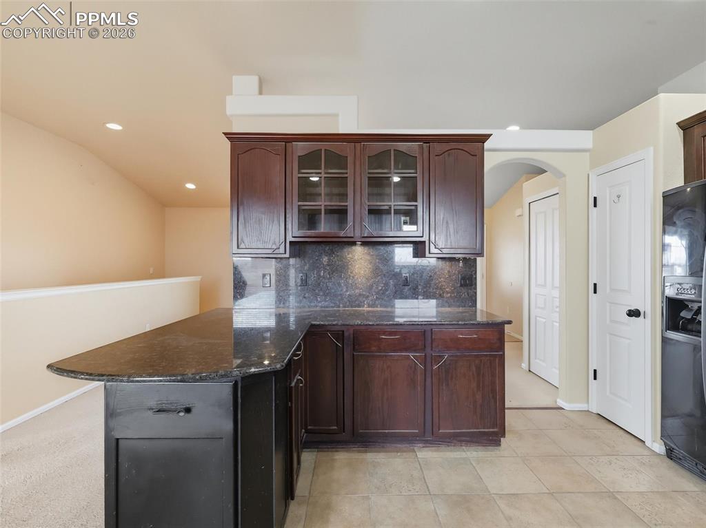 Image 18 of 50: Kitchen