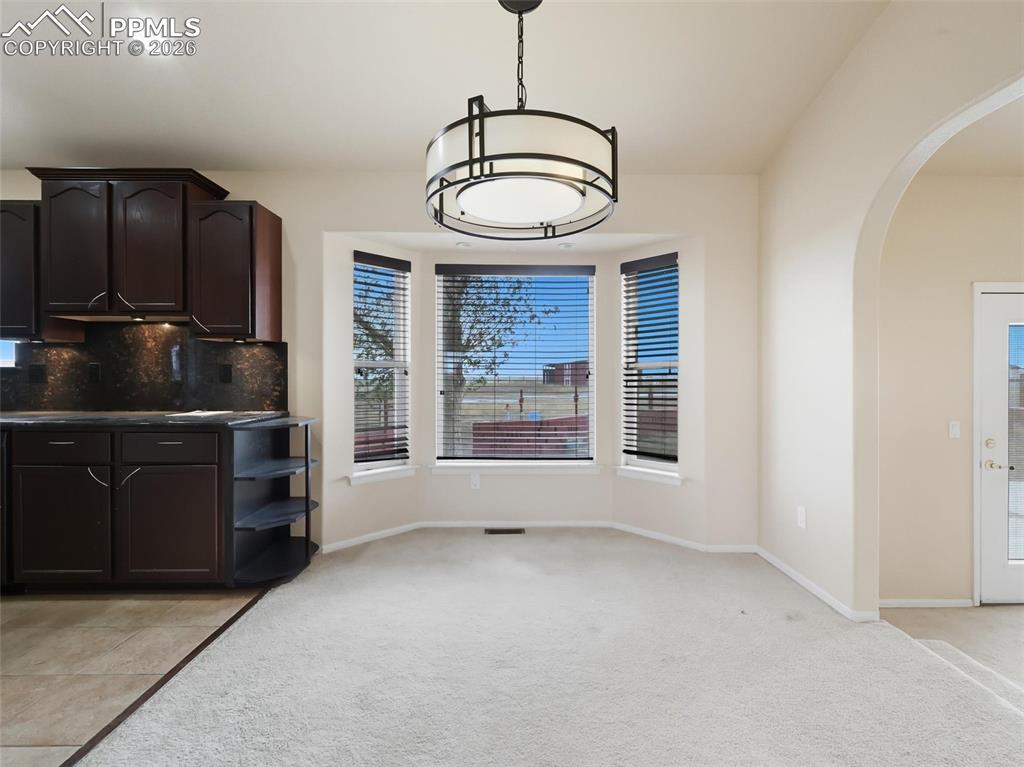 Image 21 of 50: Dining Area