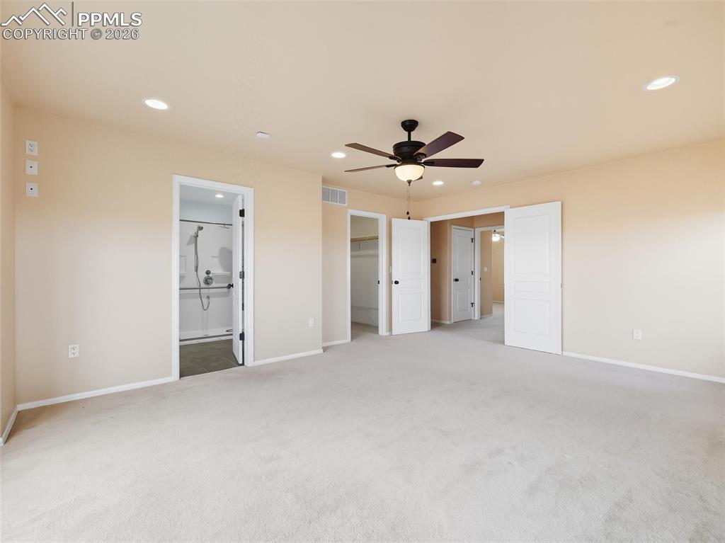 Image 25 of 50: Bedroom