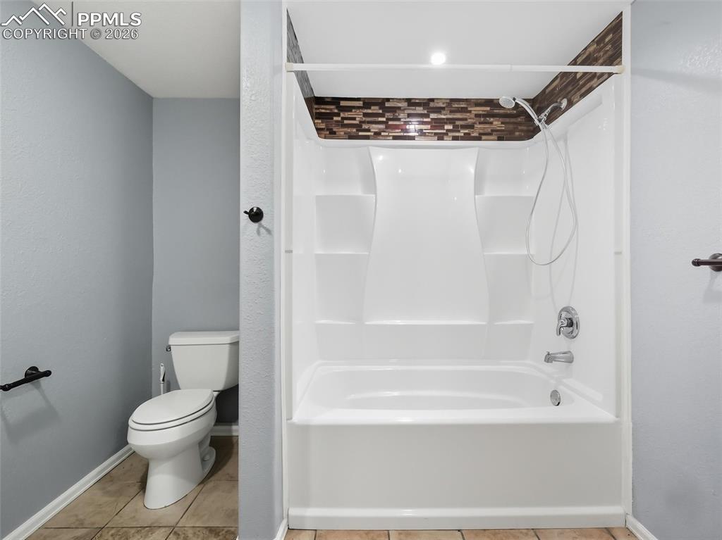 Image 36 of 50: Bathroom