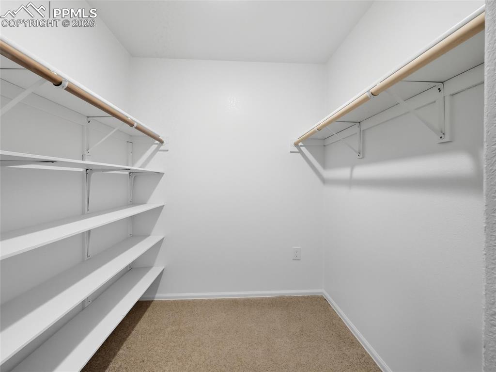 Image 41 of 50: Closet