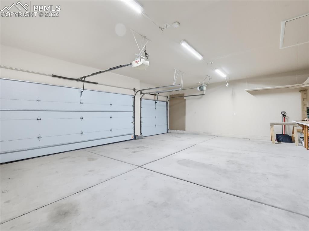 Image 47 of 50: Garage