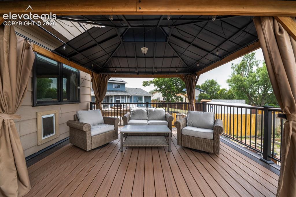 Image 11 of 42: Deck