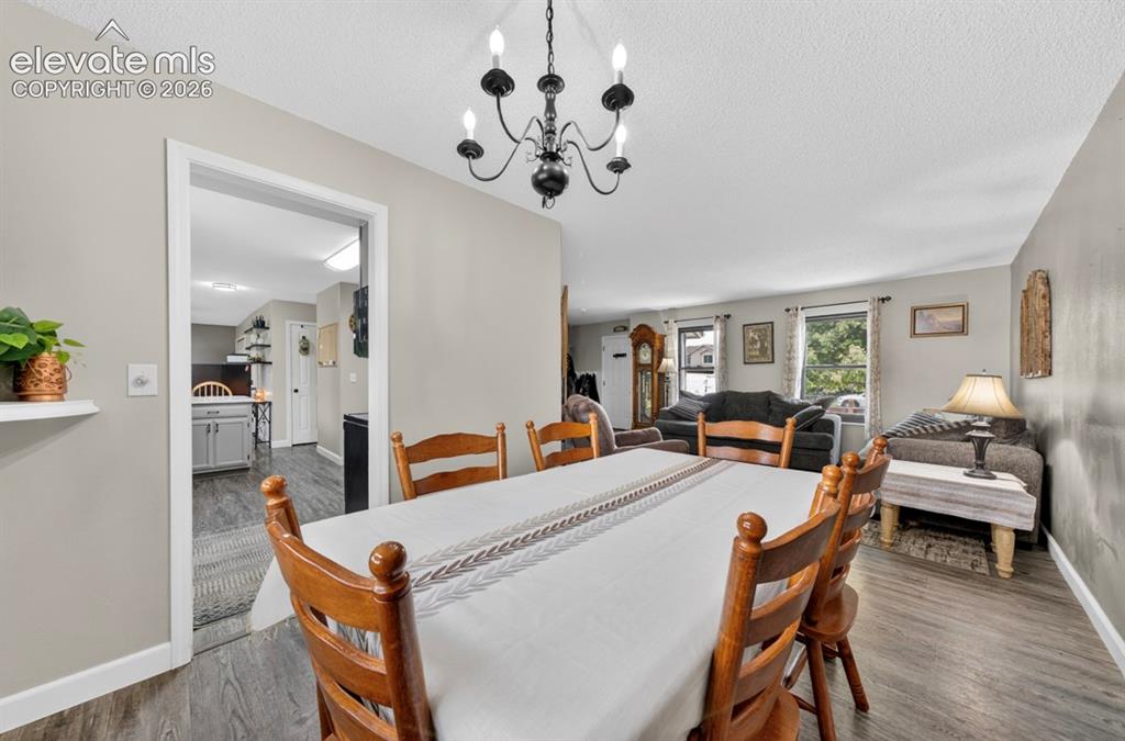 Image 16 of 42: Dining Area