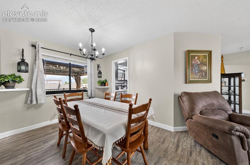 Image 17 of 42: Dining Area