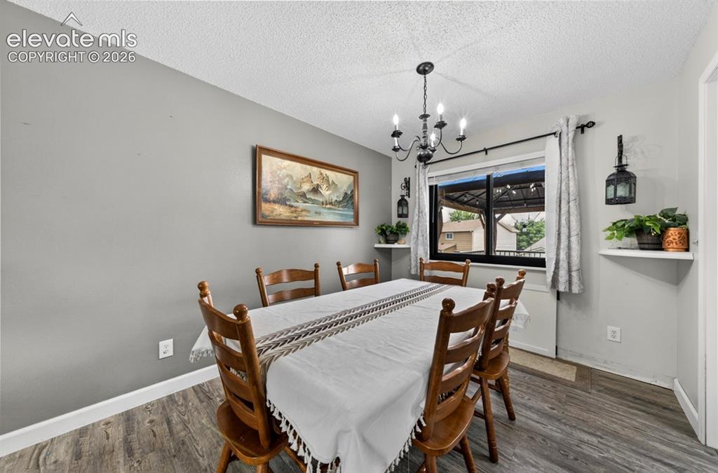 Image 18 of 42: Dining Area