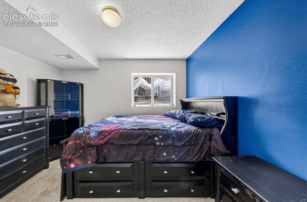 Image 40 of 42: Bedroom