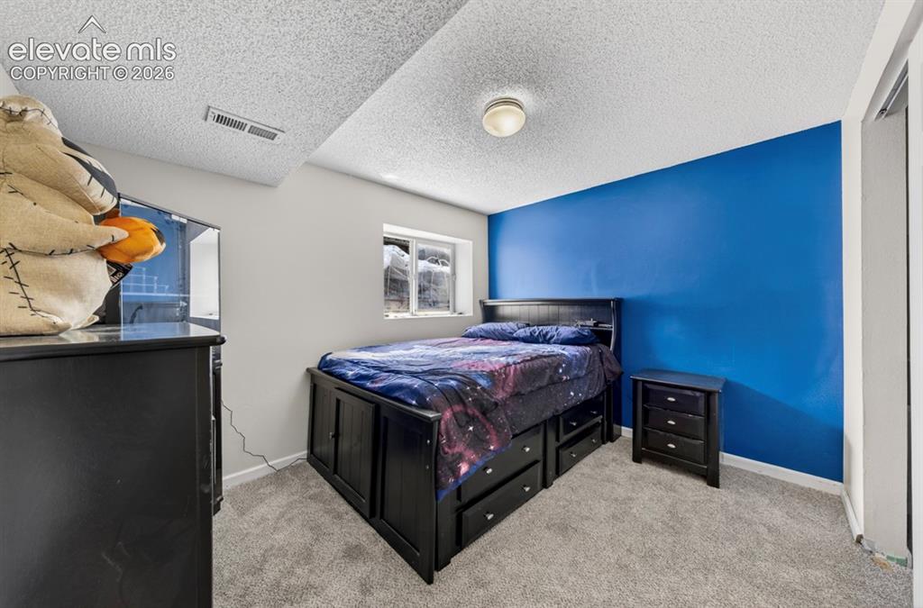 Image 41 of 42: Bedroom