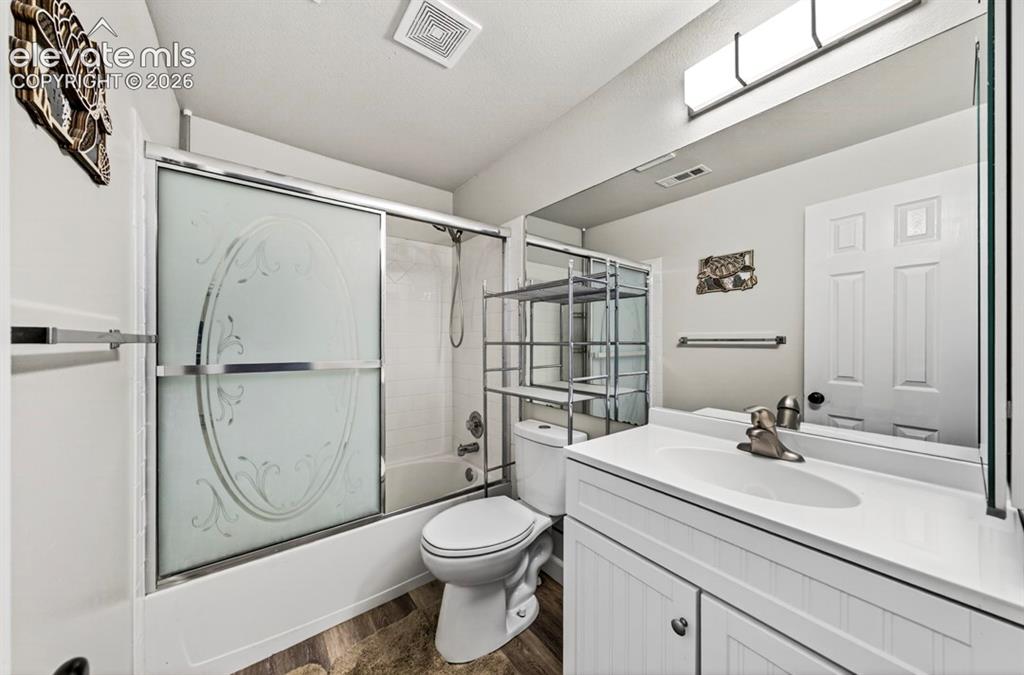 Image 42 of 42: Bathroom