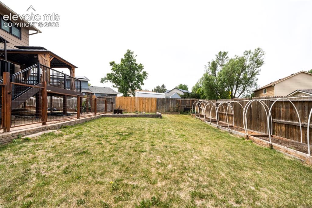 Image 9 of 42: Yard