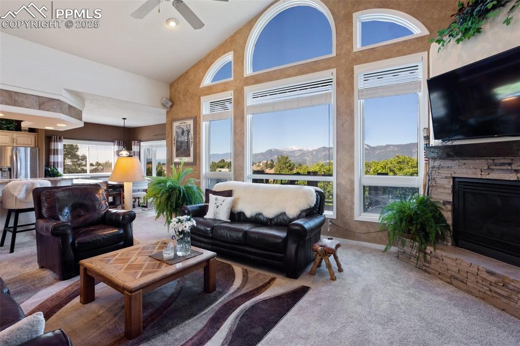 Image 16 of 49: Spectacular Views!