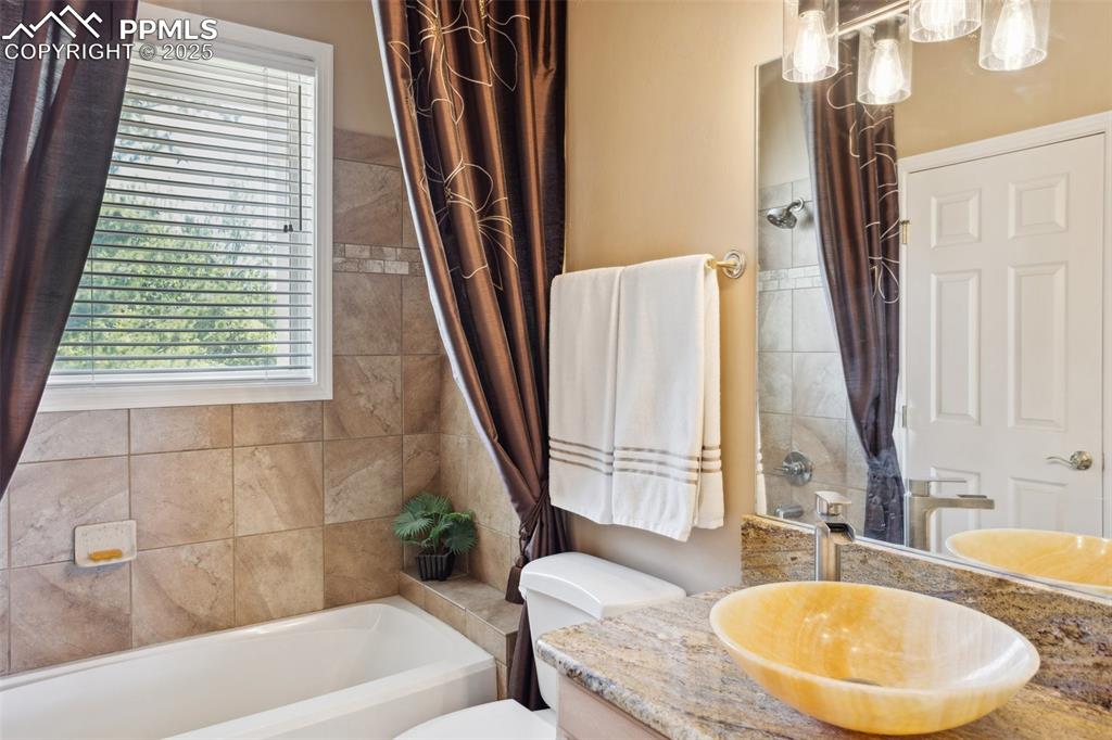 Image 23 of 49: Main Level Full Bathroom! Accessible from Bedroom and Hallway!