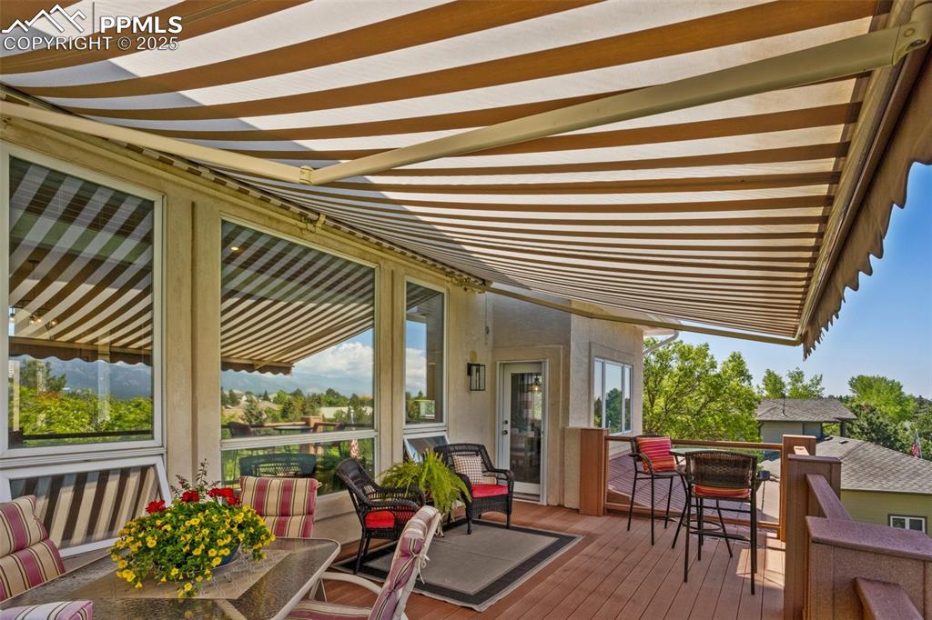 Image 40 of 49: Retractable Awning!