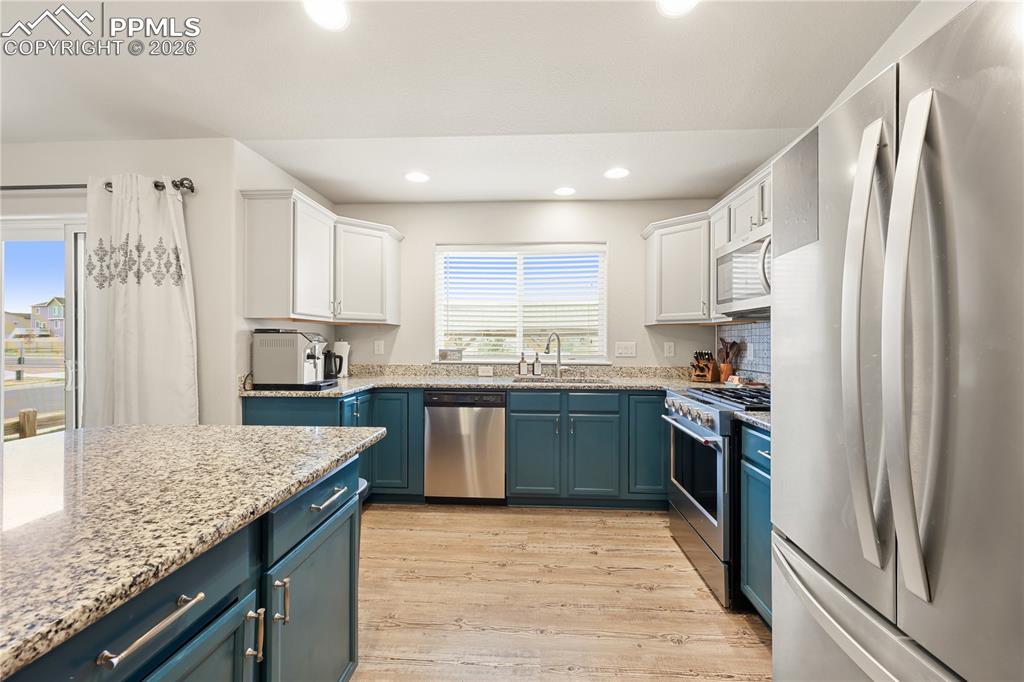 Image 10 of 39: Kitchen