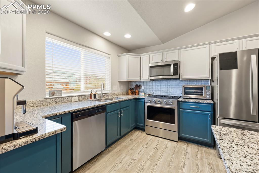 Image 11 of 39: Kitchen