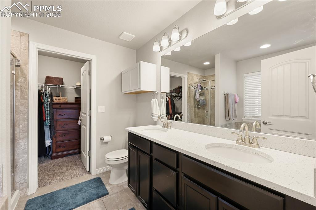 Image 20 of 39: Primary 5 piece Bathroom