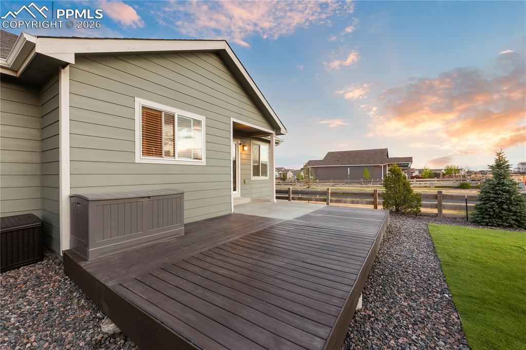 Image 33 of 39: Deck