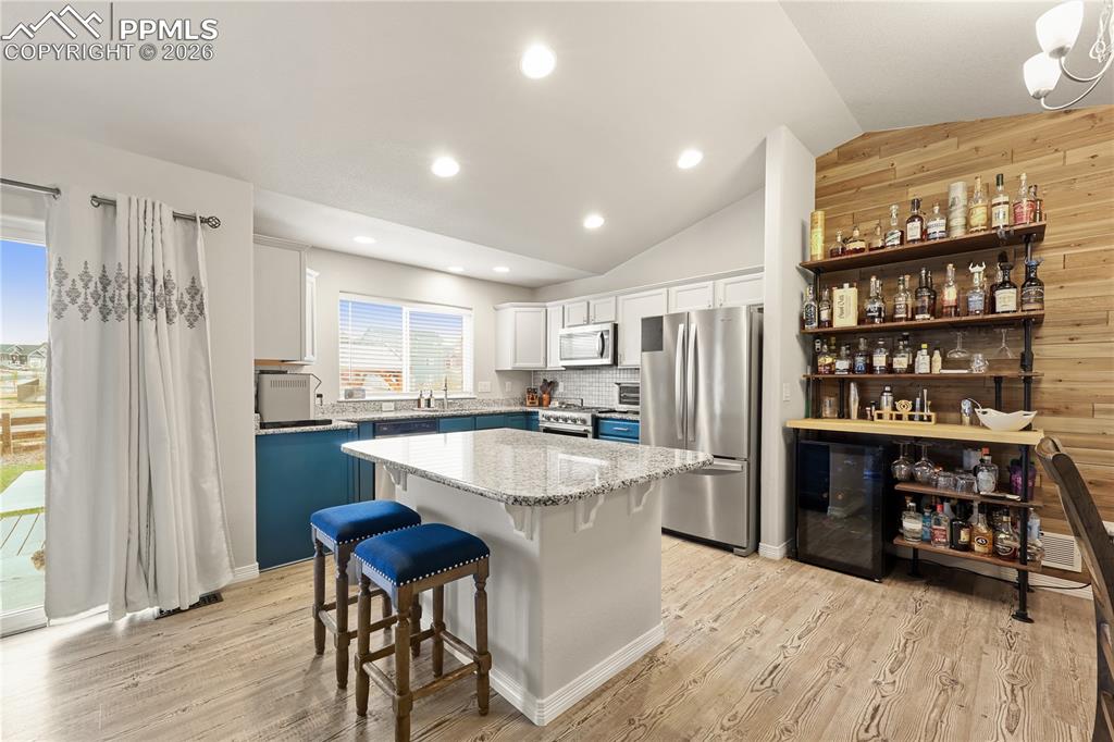 Image 9 of 39: Kitchen