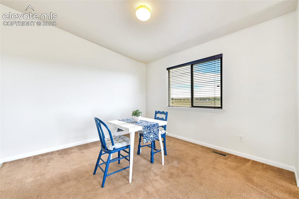Image 11 of 33: Dining Area